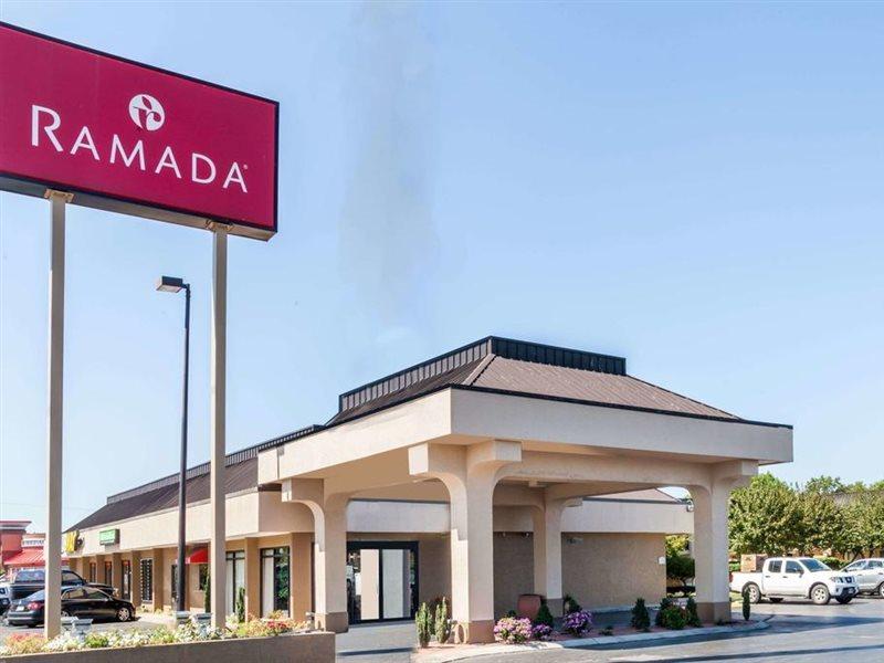 Hotel Ramada By Wyndham Lebanon Exterior foto