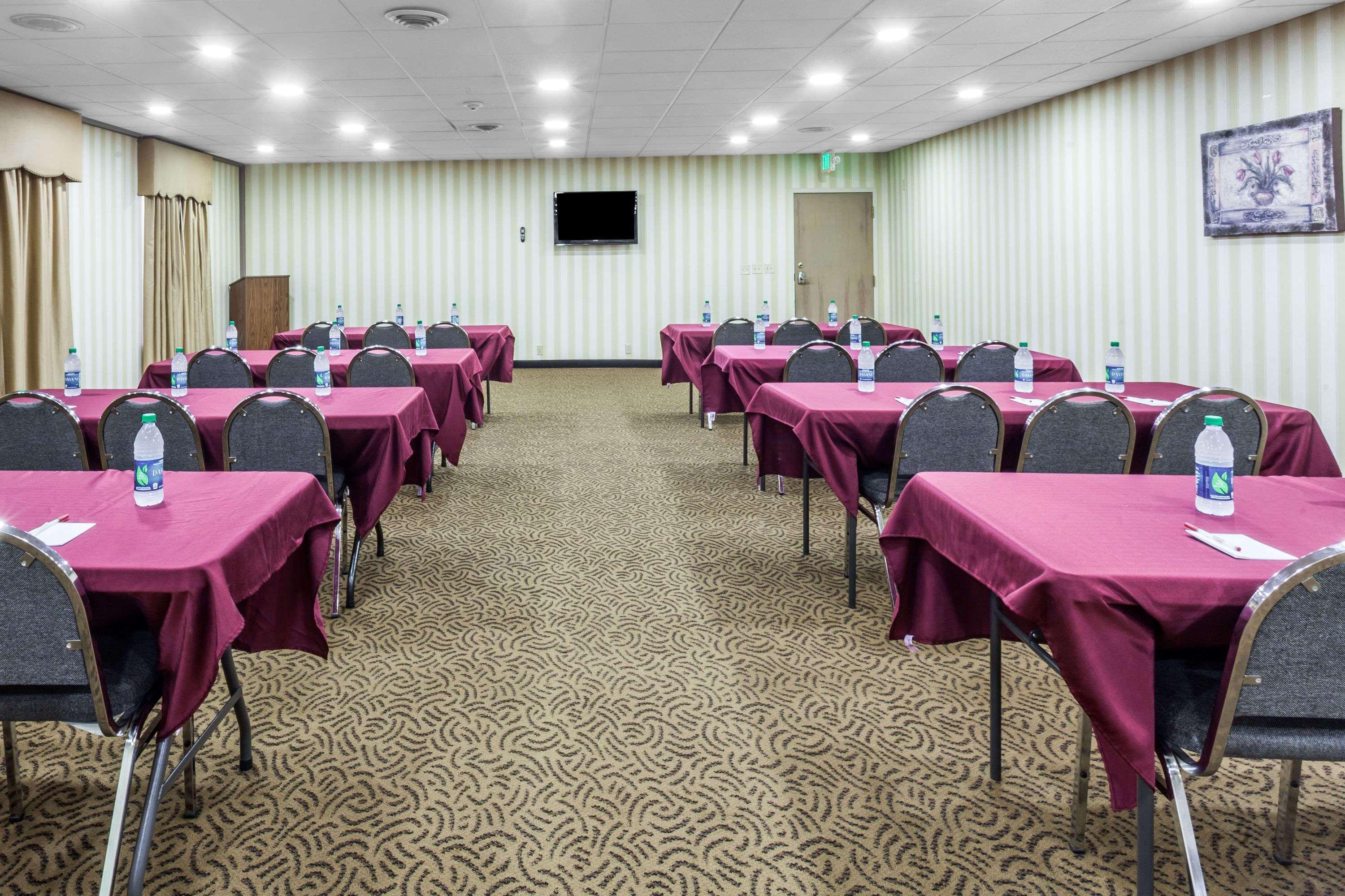 Hotel Ramada By Wyndham Lebanon Exterior foto
